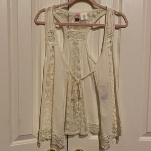 Cute blouse! Perfect for the beach!